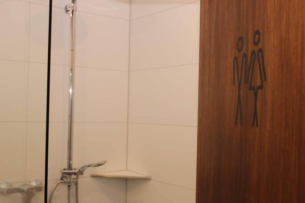 Moderne Ferienwohnung Mit Privatem Eingang - Rosa Kalletal Buitenkant foto